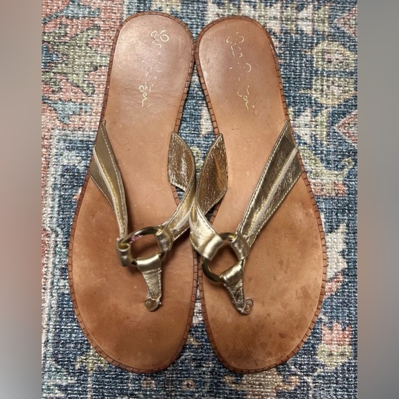 Lilly Pulitzer Gold McKim Sandals – Size 8.5 - Picture 1 of 4
